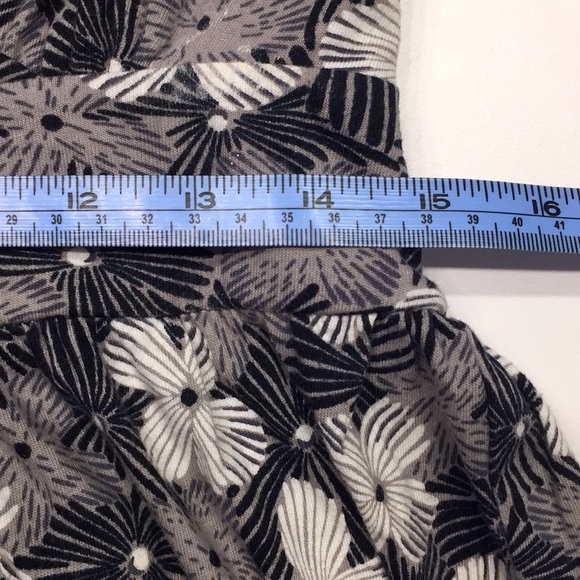 B&W FLORAL - Picture 5 of 5